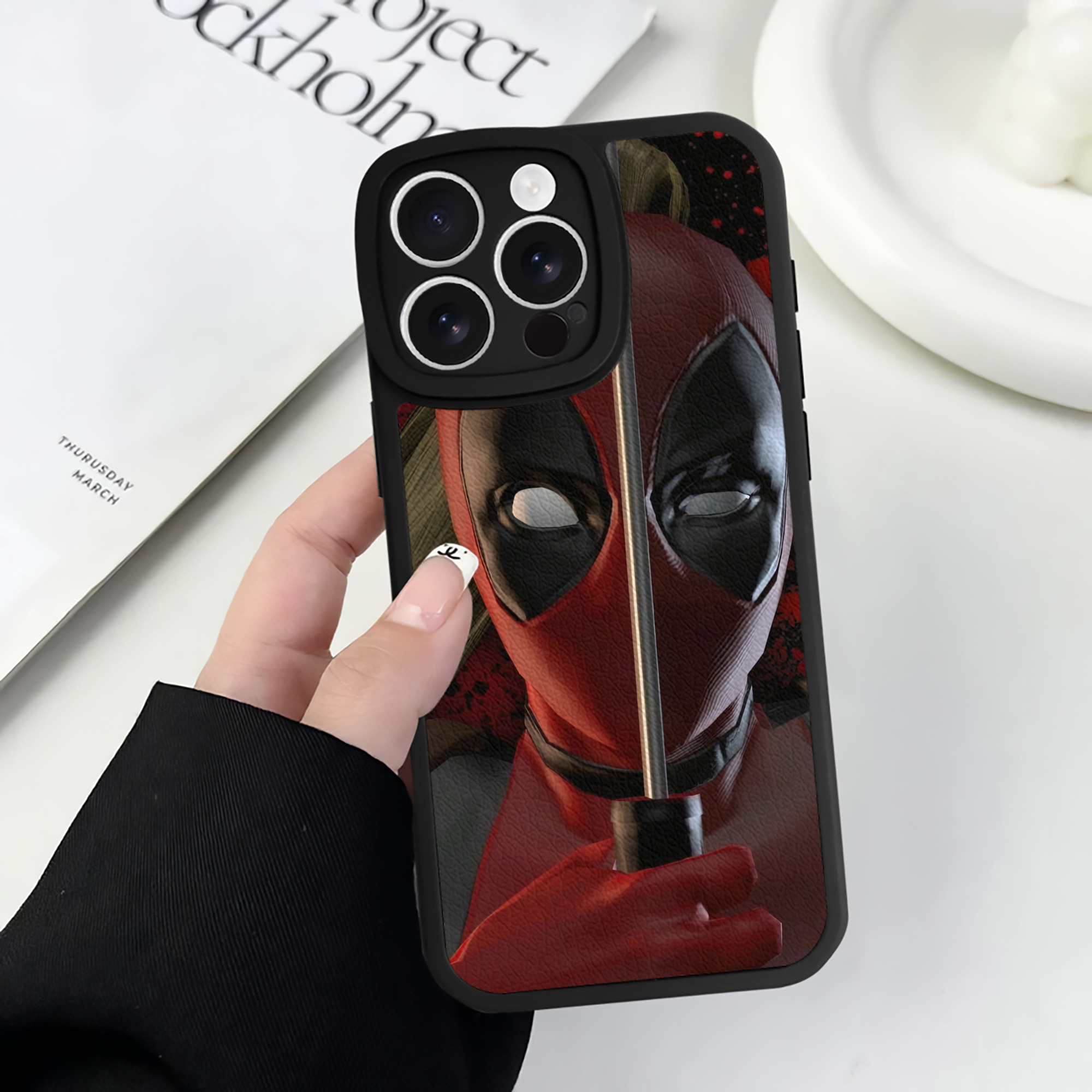 （画像用） Deadpool デッドプール 【iPhone 16シリーズ対応】シリコンスマホケース（レザー調） 材質：シリコン
